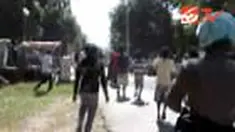 Gara-gara perkelahian antarpelajar, warga dua kelurahan di Kota Bima, NTB, terlibat bentrokan. Ironisnya bentrokkan juga melibatkan anggota TNI, PNS, serta kaum ibu.