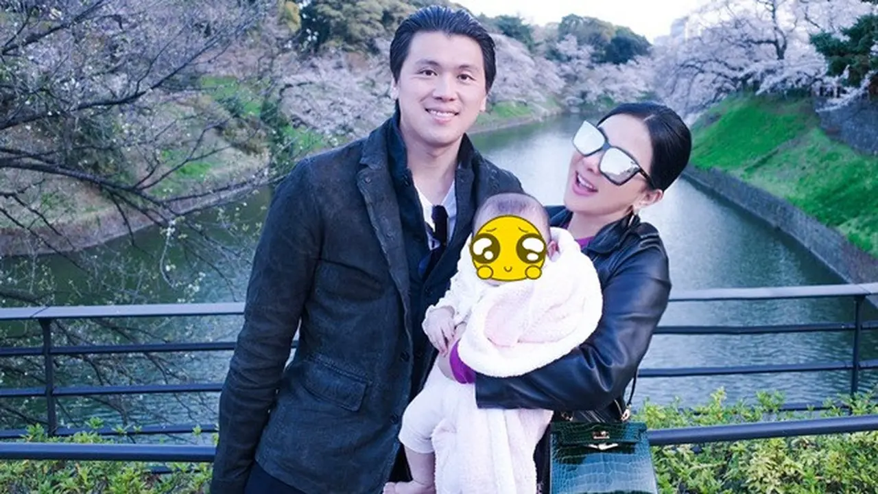 6 Potret Syahrini Menikmati Musim Semi di Jepang, Tetap Stylish