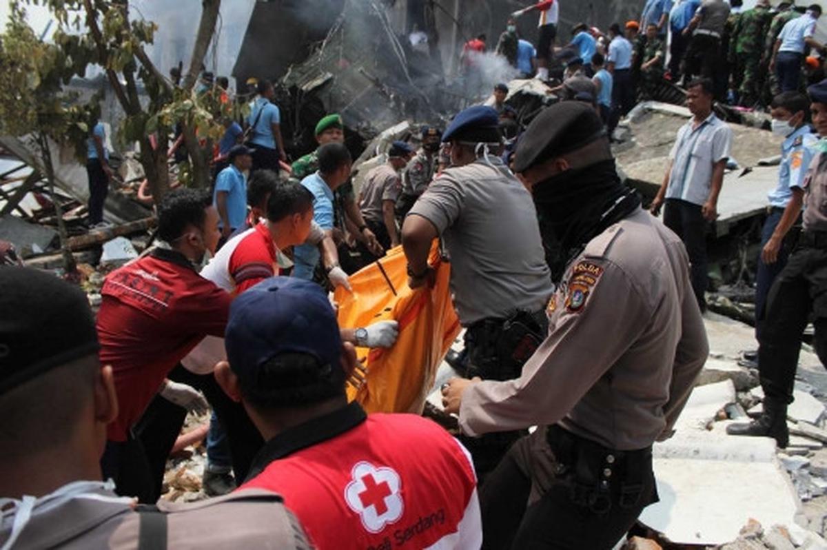 Suasana pencarian korban kecelakaan Hercules C-130