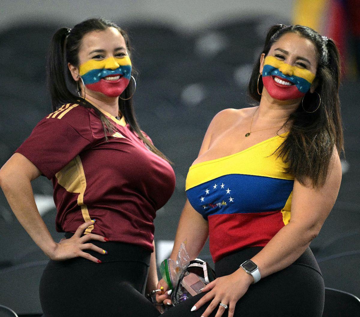 Euro 2024 dan Copa America 2024 digelar bersamaan tahun ini. Kedua turnamen sepak bola terbesar di Eropa dan Amerika itu menyita perhatian para pecinta sepak bola, tak terkecuali bagi para suporter wanita. Bahkan,&nbsp;suporter-suporter cantik itu turut d