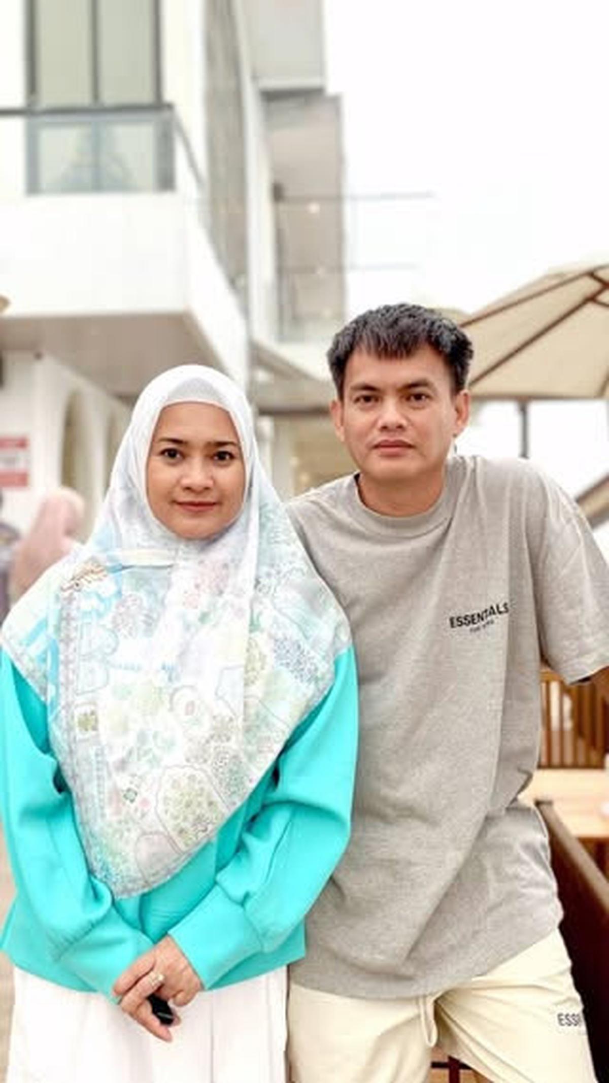 7 Potret Rumah Tangga Harmonis Ikke Nurjanah dan Suami yang Usianya Lebih Muda, Rayakan Lebaran Bareng Keluarga