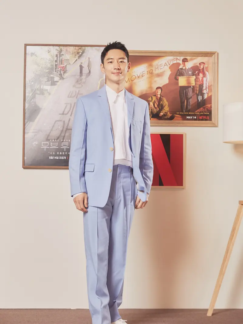 Lee Je Hoon dalam konferensi pers Move to Heaven. (Netflix)