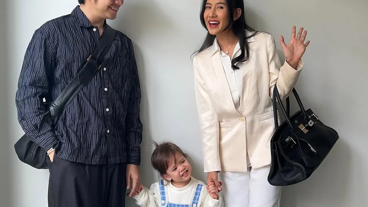 Gaya Clean Formal Shenina Cinnamon Momong Keponakan Sambil Jinjing Tas Hermes, Hadirkan Vibes ala Ibu Bekerja