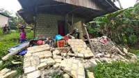 Foto yang dirilis Badan Nasional Penanggulangan Bencana (BNPB) ini menunjukkan rumah yang rusak akibat gempa di Jayapura, Provinsi Papua, Indonesia, 9 Februari 2023. Kebutuhan mendesak untuk para korban gempa adalah tenda, velbet, makanan siap saji, selimut, tikar, dan air mineral. (BNPB via AP)