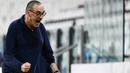 1. Maurizio Sarri (Juventus) - Mantan pelatih Chelsea ini harus merasakan pahitnya dipecat usai membawa Juventus Juara Serie A 2019-2020. Sarri dicopot dari jabatannya usai Nyonya Tua tersingkir di babak 16 besar Liga Champions. (AFP/Marco Bertorello)