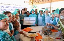 Ketum TP PKK Tri Tito Karnavian Puji Produk Lokal Unggulan Minyak Kemiri Kabupaten Belu