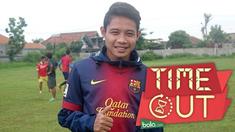 Evan Dimas harus meninggalkan semua atribut berbau Barcelona yang dimilikinya karena permintaan dari Nine Sport dan Espanyol B. Pasalnya, meski sama-sama dari Catalan, Espanyol merupakan klub musuh bebuyutan tim kesayangan Evan.