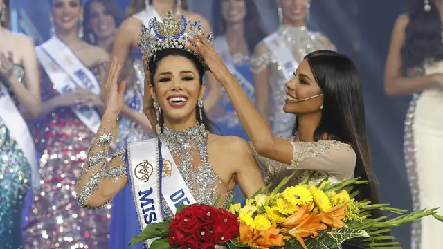 Thalia Olvino Raih Mahkota Miss Venezuela 2019