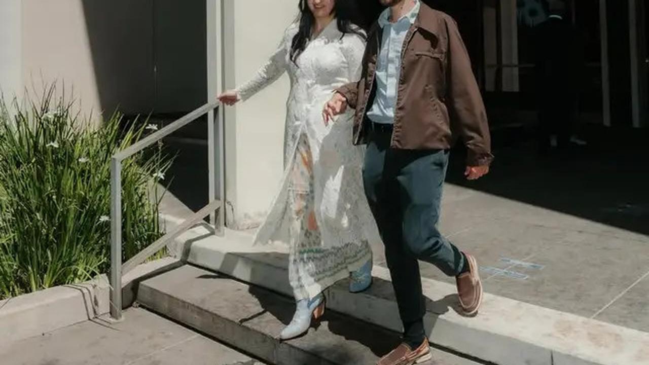 8 Potret Mantu Titi DJ, Suami Stephanie Poetri yang Tampil Nyentrik dan Unik