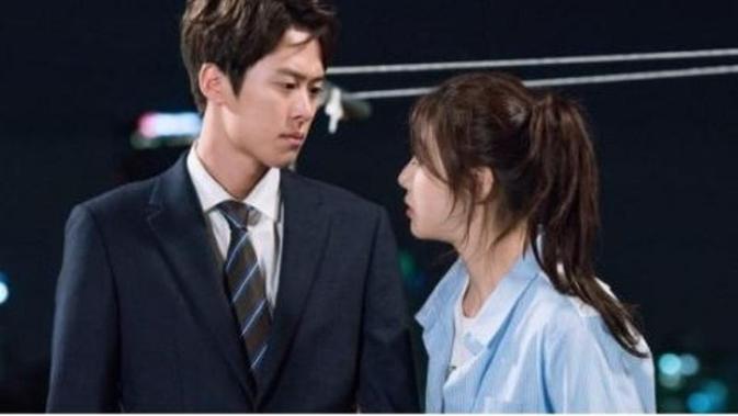 Berikut 5 alasan jatuh cinta pada drama Revolutionary Love dari epidose pertama. (Foto via Soompi)