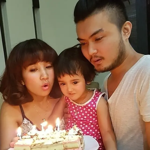 7 Potret Mesra Gilbert Marciano Pemeran Jason Inikah Rasanya Bersama Istri