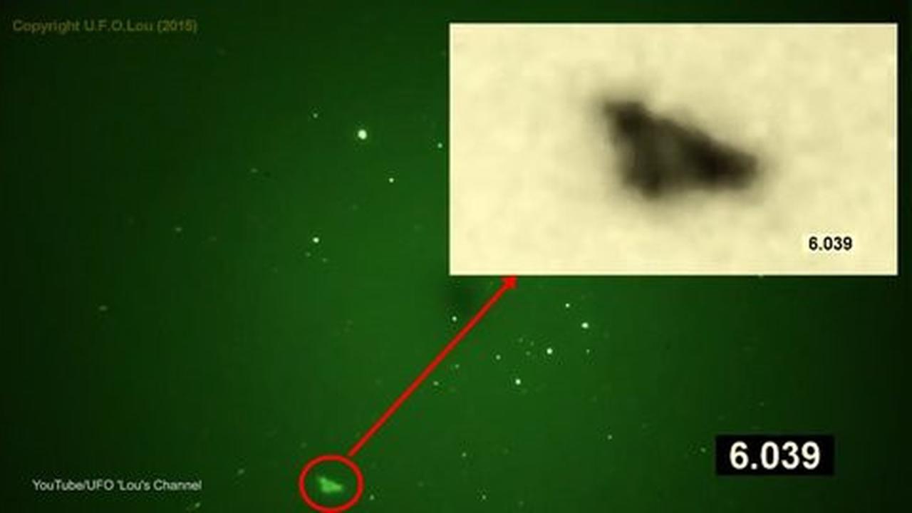 UFO raksasa muncul tiba-tiba di atas Australia