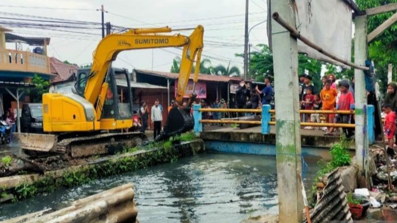 Pemprov Jabar Bongkar Bangunan Liar di Kali Bekasi, Ternyata Ini Manfaatnya
