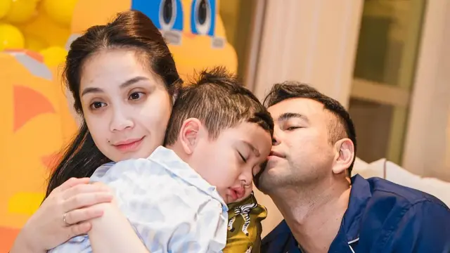 Ulang Tahun Rayyanza ke-4 Nagita Slavina tampil bareface. [@raffinagita1717]