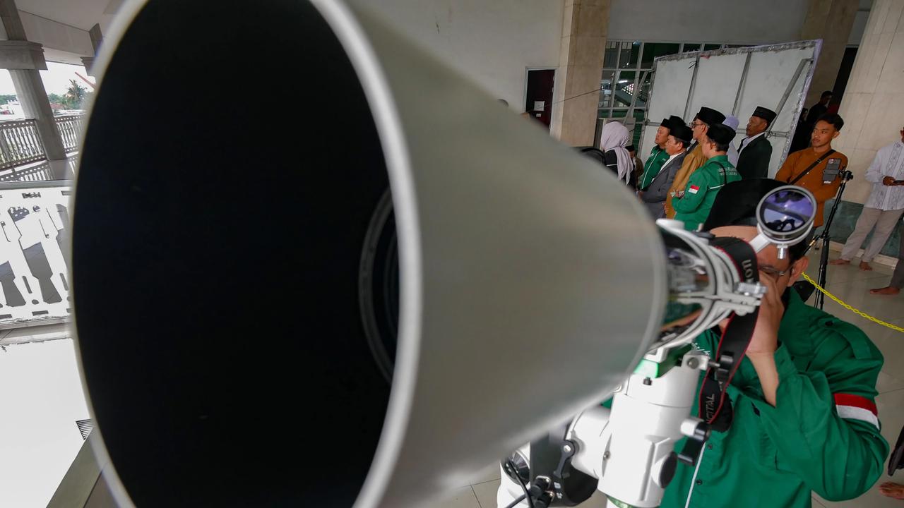 FOTO: Hilal Belum Terlihat di Langit Jakarta Saat Rukyatul Hilal Awal Ramadhan 1447 H