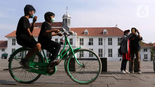 FOTO: Libur Panjang di Masa PSBB Transisi, Kawasan Kota Tua Mulai Dipenuhi Wisatawan