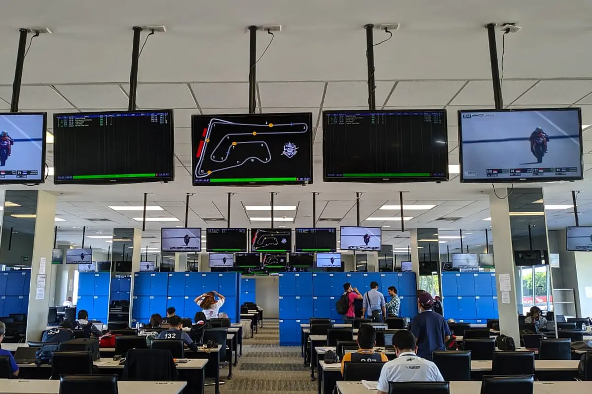 Fasilitas media center di Sirkuit Internasional Chang, Buriram, Thailand.