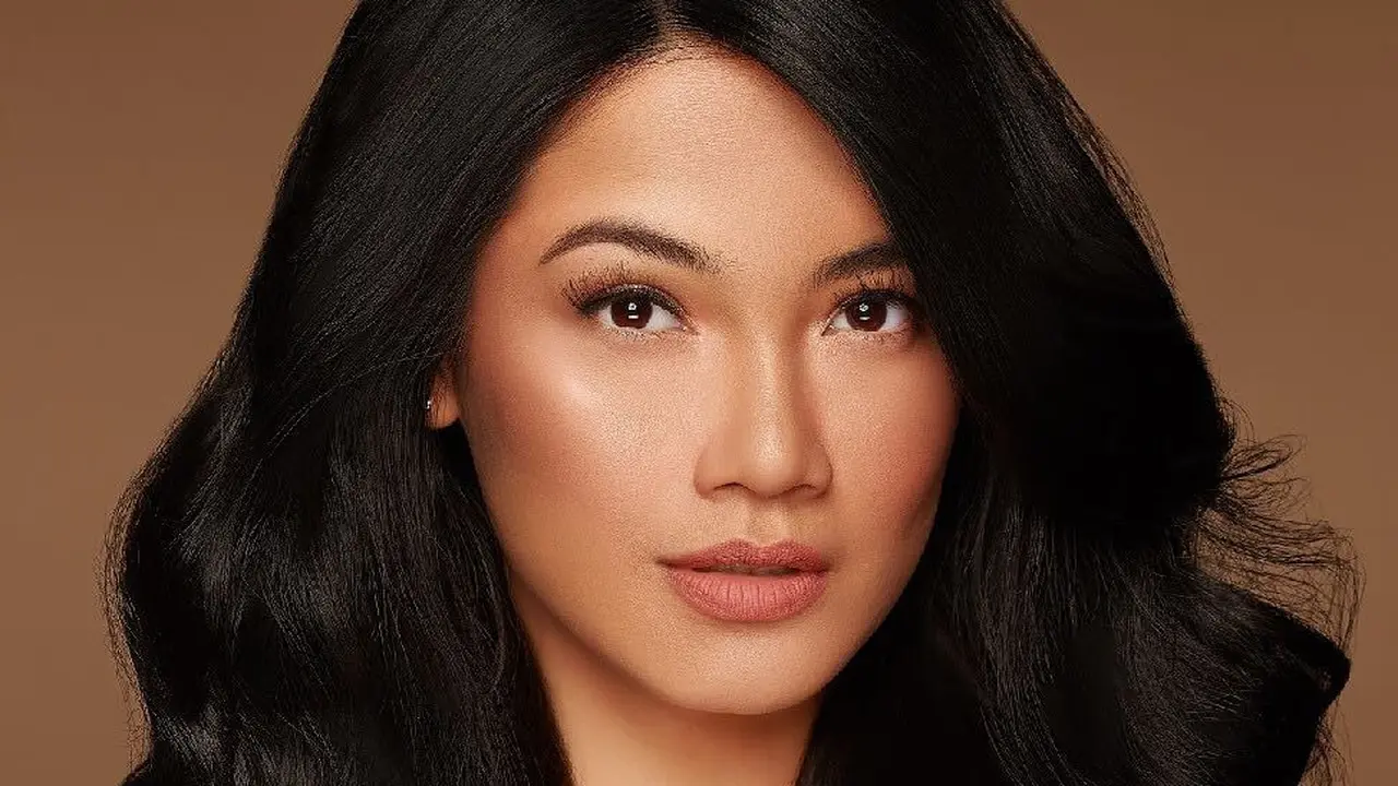 [Bintang] Beda dari Penampilan Biasa, Titi Kamal Tampak Cantik dengan Makeup Flawless