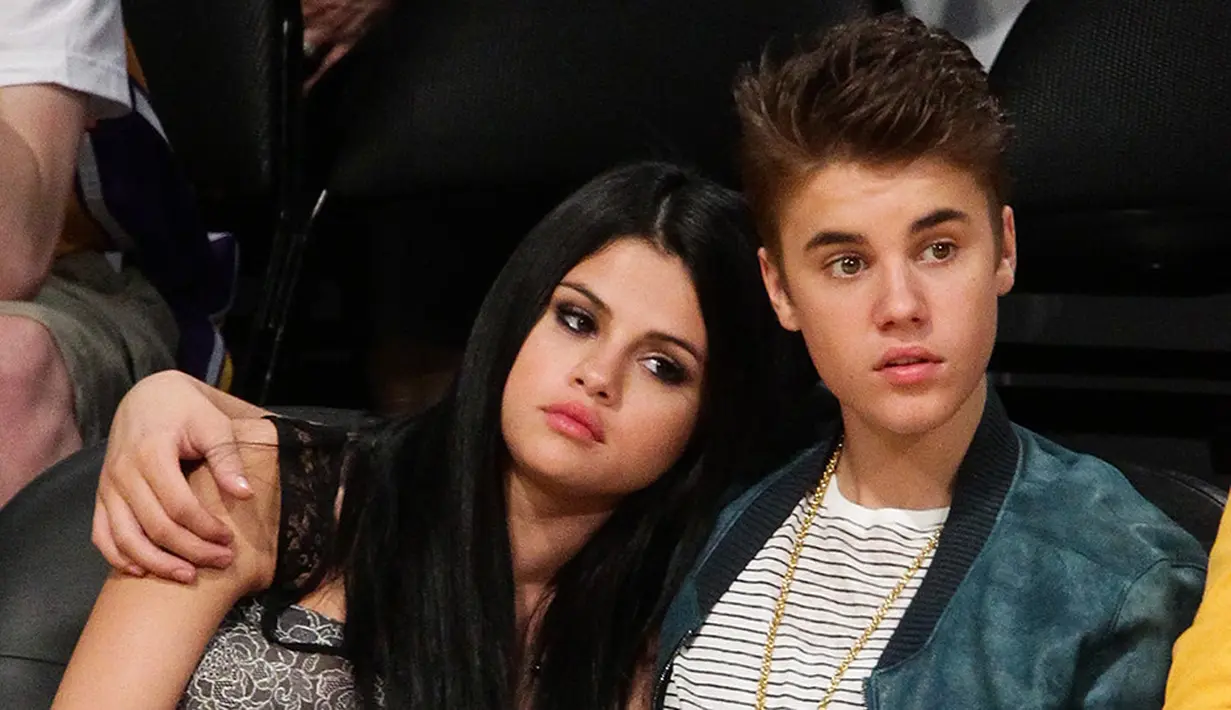 Meski demikian, hubungan mereka pun belum direstui oleh ibu Selena Gomez. (StyleCaster)