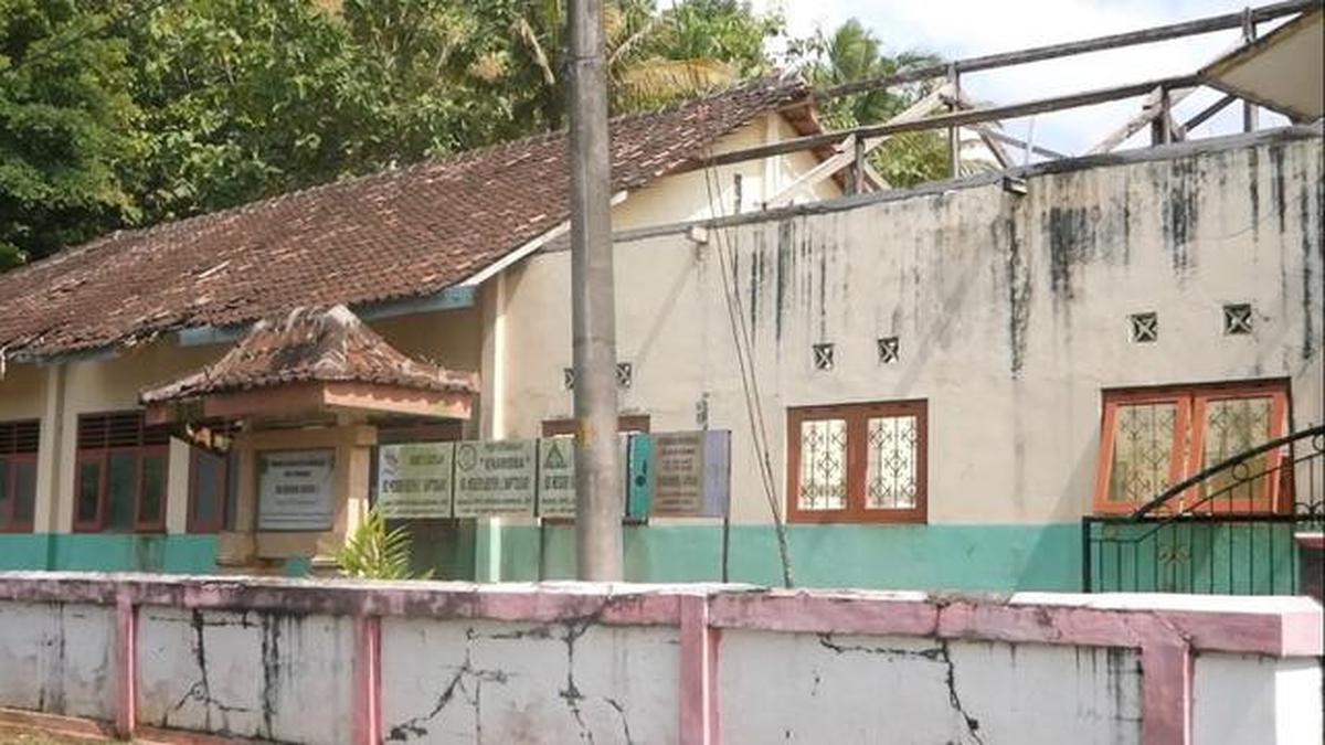 SD Negeri di Gunungkidul Rusak Berat, Siswa Terpaksa Belajar di Mushola