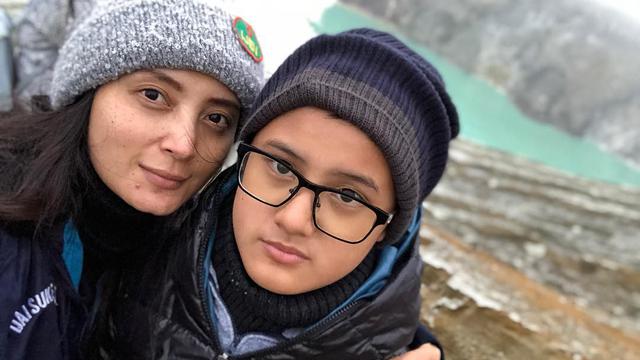 Jarang Terekspos, Ini 6 Momen Kebersamaan Della Puspita dan Anaknya