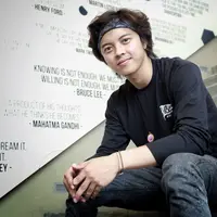 Selain sibuk akting dan nyanyi, Bisma Karisma kini memiliki kesibukan lain. Ia menjadi pengajar dance cucu mantan orang nomor satu Indonesia, Susilo Bambang Yudhoyono (SBY), Almira Tunggadewi Yudhoyono. (Galih W. Satria/Bintang.com)