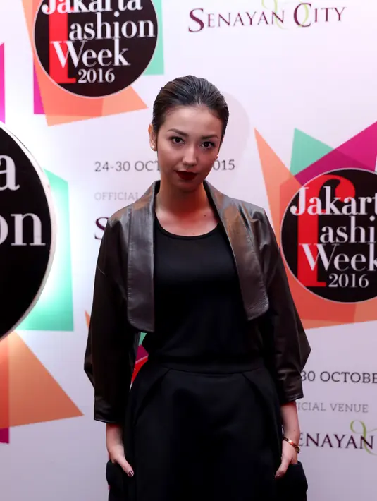 Baik Velove Vexia maupun Didit Hediprasetyo tidak ada yang memberikan klarifikasi mengenai isu yang beredar mengenai hubungan spesial mereka. Putri pengacara OC Kaligis ini tak mau memberi komentar apapun. (Andy Masela/Bintang.com)