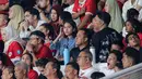 <p>Istri Pratama Arhan, Azizah Salsha saat menonton di tribune VIP saat laga Kualifikasi Piala Dunia 2026 antara Timnas Indonesia melawan Australia di Stadion Utama Gelora Bung Karno (SUGBK), Senayan, Jakarta, Selasa (10/09/2024). (Bola.com/Bagaskara Lazuardi)</p>