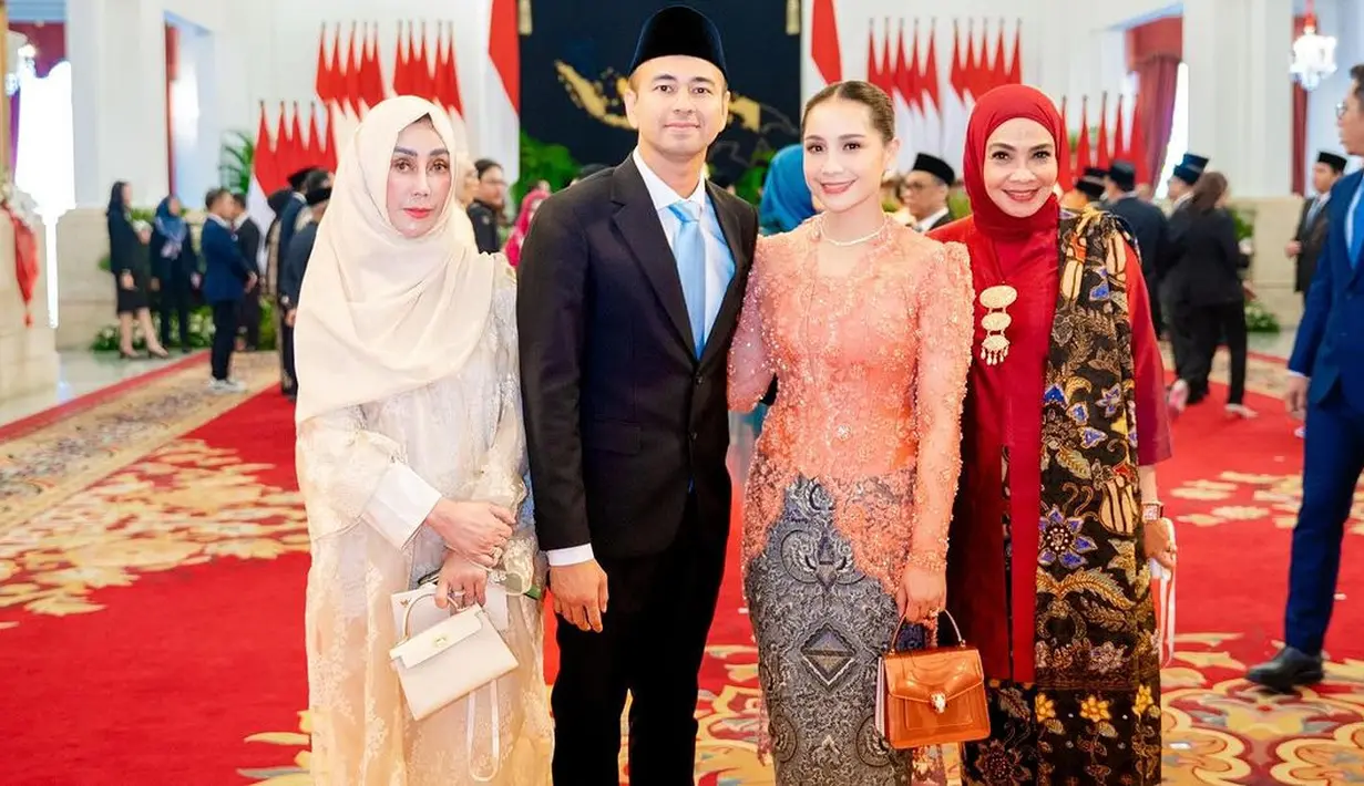 <p>Nagita Slavina menjadi sorotan dengan penampilannya saat mendampingi sang suami, Raffi Ahmad yang dilantik menjadi Utusan Khusus Presiden Bidang Pembinaan Generasi Muda dan Pekerja Seni hari ini di Istana Kepresidenan, Jakarta. [@raffinagita1717].</p>