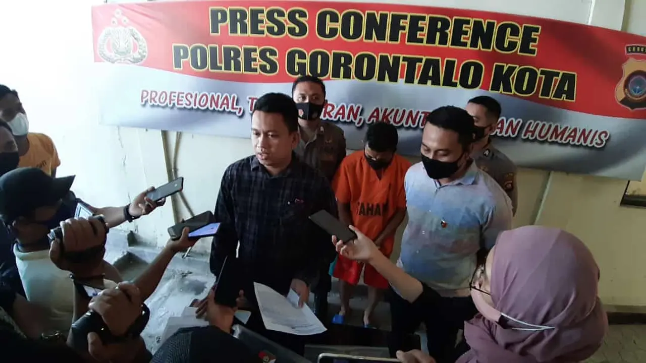 Kasat Reskrim AKP. La Ode Arwansyah saat mengelar press rilis kasus tersebut (Arfandi Ibrahim/Liputan6.com)