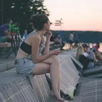Cara terbaik menanggapi ledekan teman saat mantan nikah duluan. (Foto: unsplash.com/Freestocks)