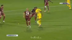Berita video gol perdana Kylian Mbappe dalam highlights PSG kontra Metz di Ligue 1. This video presented by BallBall.