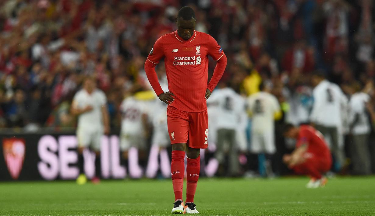 Christian Benteke merupakan salah satu rekrutan pertama Jurgen Klopp saat dipercaya menangani Liverpool. Pemain asal Belgia tersebut didatangkan menuju Anflied dengan biaya 46,5 juta euro dari Aston Villa. Dengan biaya yang cukup mahal, sayangnya ia gagal menunjukkan performa terbaiknya. Sebagai penyerang, Benteke hanya mampu mencetak 10 gol dan enam assist dalam 42 penampilannya di semua kompetisi. Alhasil, ia kemudian dilepas semusim berikutnya. (AFP/Paul Ellis)