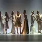 Koleksi Barli Asmara di Jakarta Fashion Week x Mandiri Private: Tribute to Barli Asmara. (Liputan6.com/Dinny Mutiah)