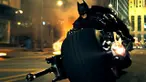 Perfilman Hollywood banyak menyajikan adegan-adegan berbahaya, terutama film bergenre action. Tak heran dari berbagai film itu, ada yang sampai menelan korban jiwa.