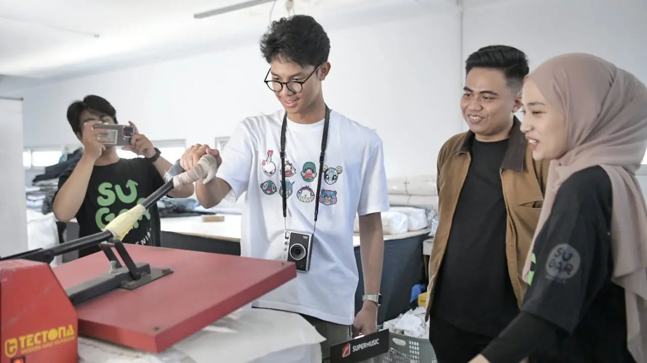 Sugar Souvenir merupakan salah satu sentra produksi suvenir dan pakaian yang menerapkan konsep sociopreneur, yakni bahan bakunya berasal dari limbah plastik (Istimewa)