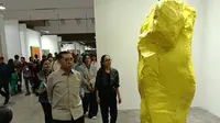 Menteri Kebudayaan Fadli Zon mengunjungi sejumlah booth di Art Jakarta 2025. (dok. Liputan6.com/Dinny Mutiah)