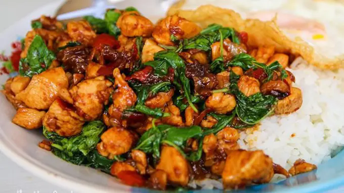 Tumis ayam kemangi Thailand/copyright eatingthaifood.com