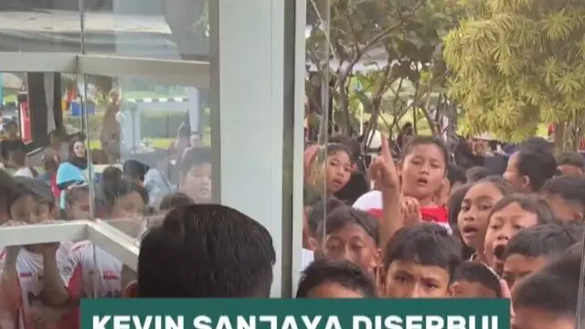Kevin Sanjaya diserbu! Pebulu tangkis cilik rela antre minta tanda tangan sang mantan no.1 dunia