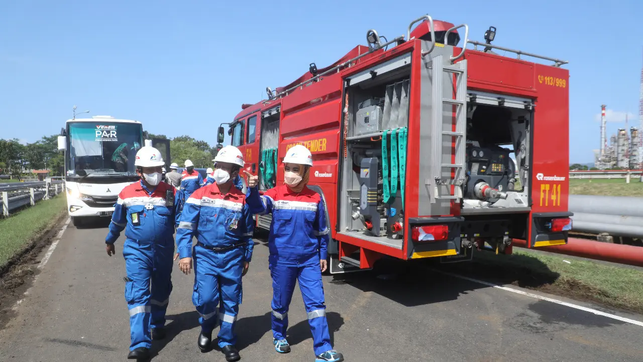 Direktur Utama PT Pertamina (Persero) memantau langsung penanganan insiden di area tangki penyimpanan di Kilang Cilacap