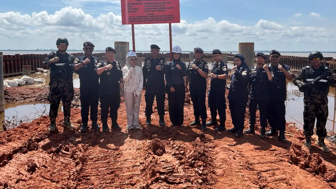 KKP Segel Dua Perusahaan di Riau, Bangun Fasilitas di Atas Laut Tanpa Izin