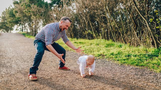 Ilustrasi ayah dan anak