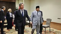 Menteri Pertahanan (Menhan) Prabowo Subianto melakukan pertemuan bilateral dengan Menteri Luar Negeri Amerika Serikat (AS) Antony John Blinken, di Amman, Yordania, Selasa (11/6/2024). (Foto: Tim Media Prabowo Subianto).