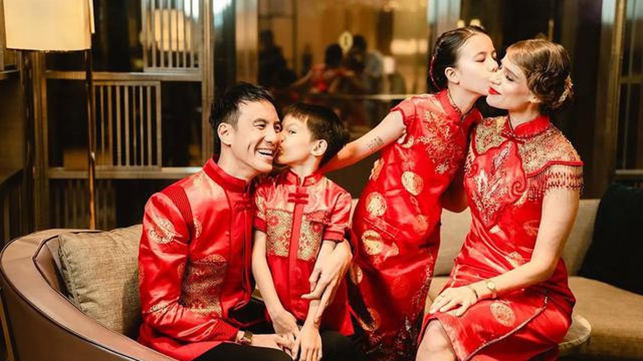 12 Artis Rayakan Imlek, Penuh Kehangatan dan Tradisi Keluarga