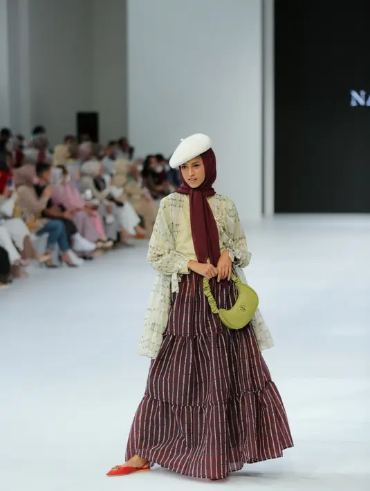 The Sweet Revive dari Indah Nada Puspita hadir dalam 18 looks di JFW 2023. [Foto: Daniel Kampua]