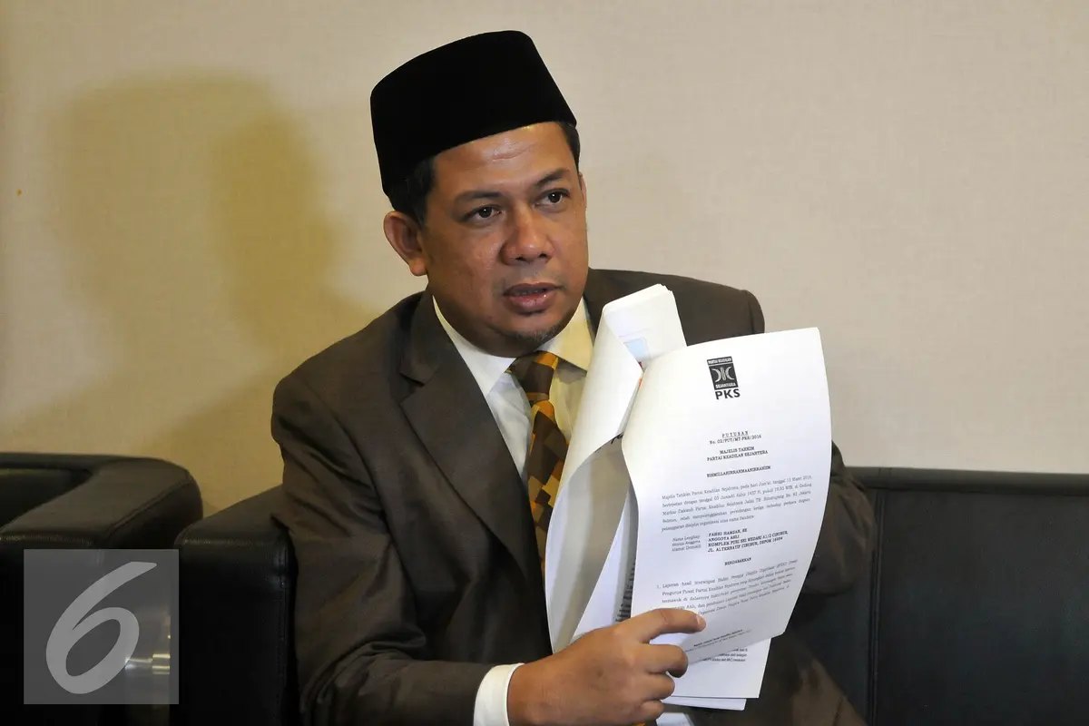20160429-Fahri-Hamzah-Laporkan-Presiden-PKS-ke-MKD-Jakarta-JT