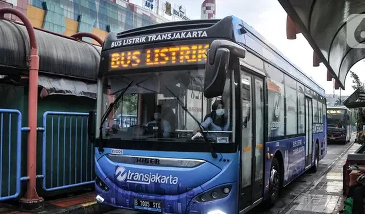 Selain itu, Wibowo mengingatkan bahwa pengguna Transjakarta bisa memperoleh informasi terbaru tentang Transjakarta dengan mengakses berbagai media sosial resmi Transjakarta.&nbsp;