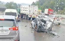 Kecelakaan di Tol Cipularang KM 111 B: 9 Kendaraan Terlibat, 1 Tewas dan 5 Orang Luka