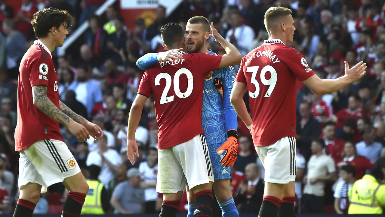 Foto: Aksi Tepis Penalti David De Gea Jadi Penentu Comeback MU atas Fulham di Laga Penutup Liga Inggris 2022 / 2023