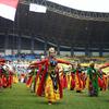 Sejumlah peserta menari pada acara Pesona Nusantara Bekasi Keren di Stadion Patriot Candrabhaga, Bekasi, Jawa Barat, Sabtu (10/9/2022). Kegiatan yang diikuti 10 ribu peserta itu menampilkan tarian, olahraga, dan musik daerah untuk melestarikan budaya Indonesia. (merdeka.com/Imam Buhori)